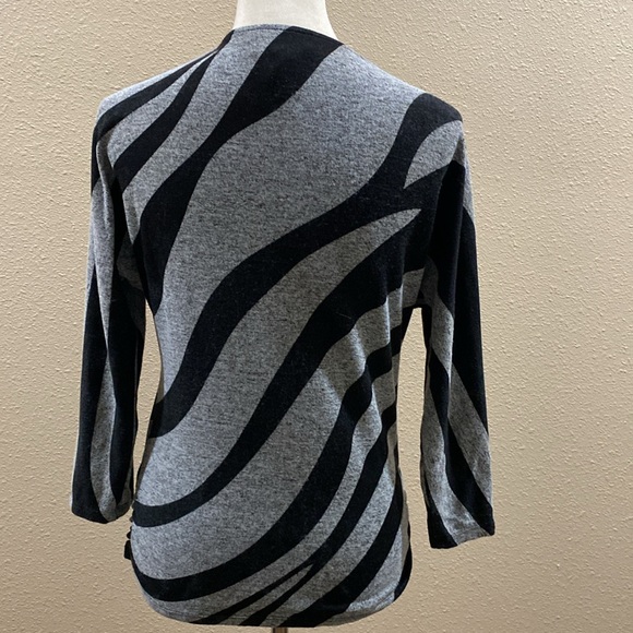 Frank Lyman, light weight jacket.. Black and gray with Rhinestone zipper. - Picture 2 of 5